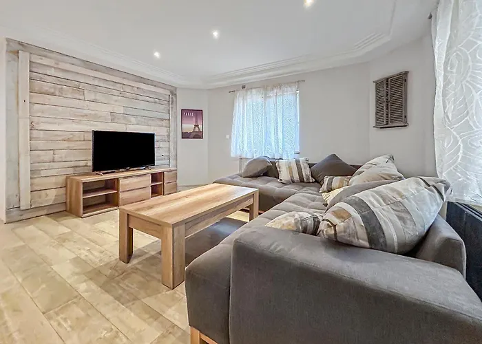 Grand Salon Cosy, Proche Centre Dijon & Garage 2P