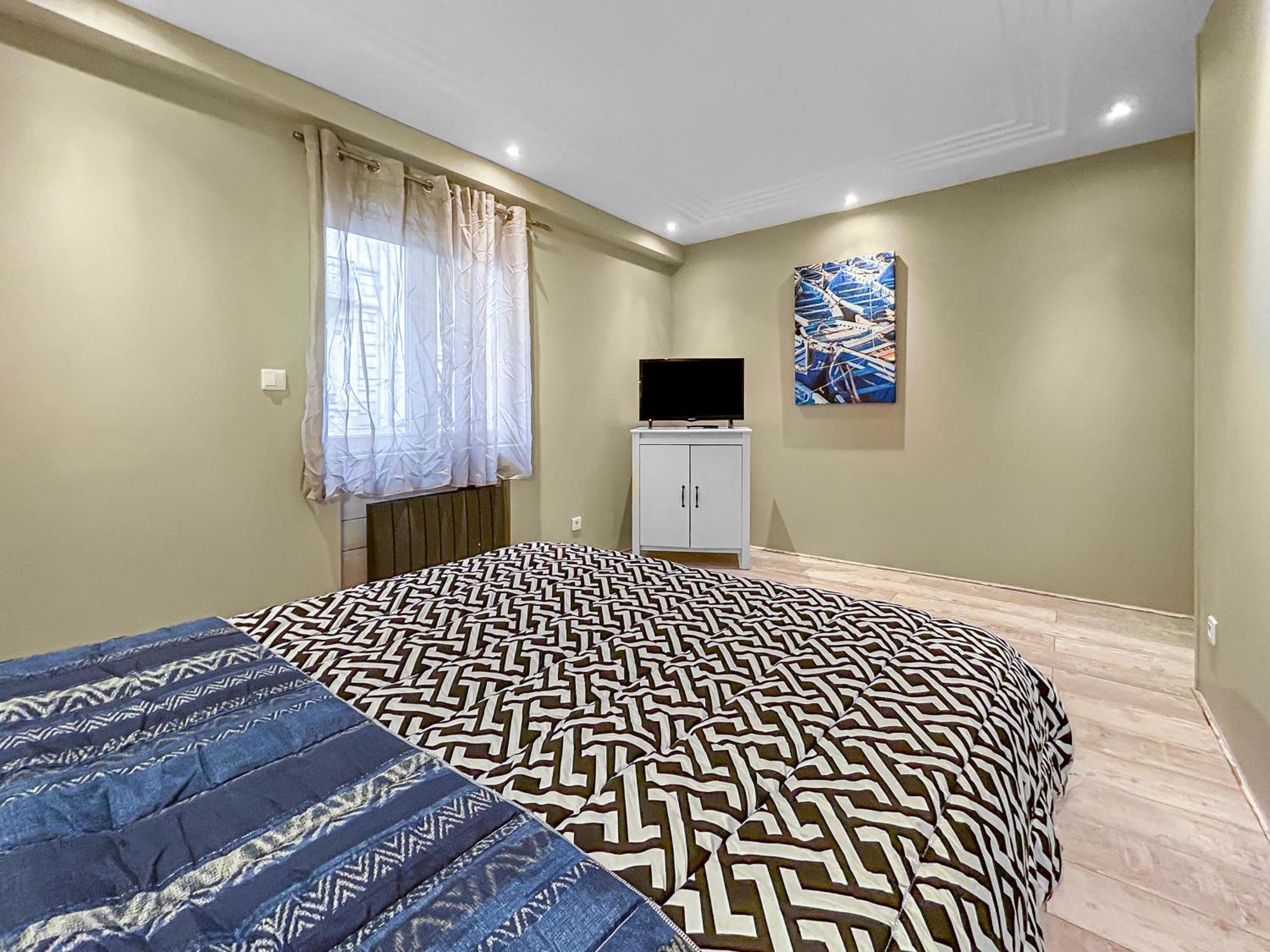 Grand Salon Cosy, Proche Centre & Garage 2p