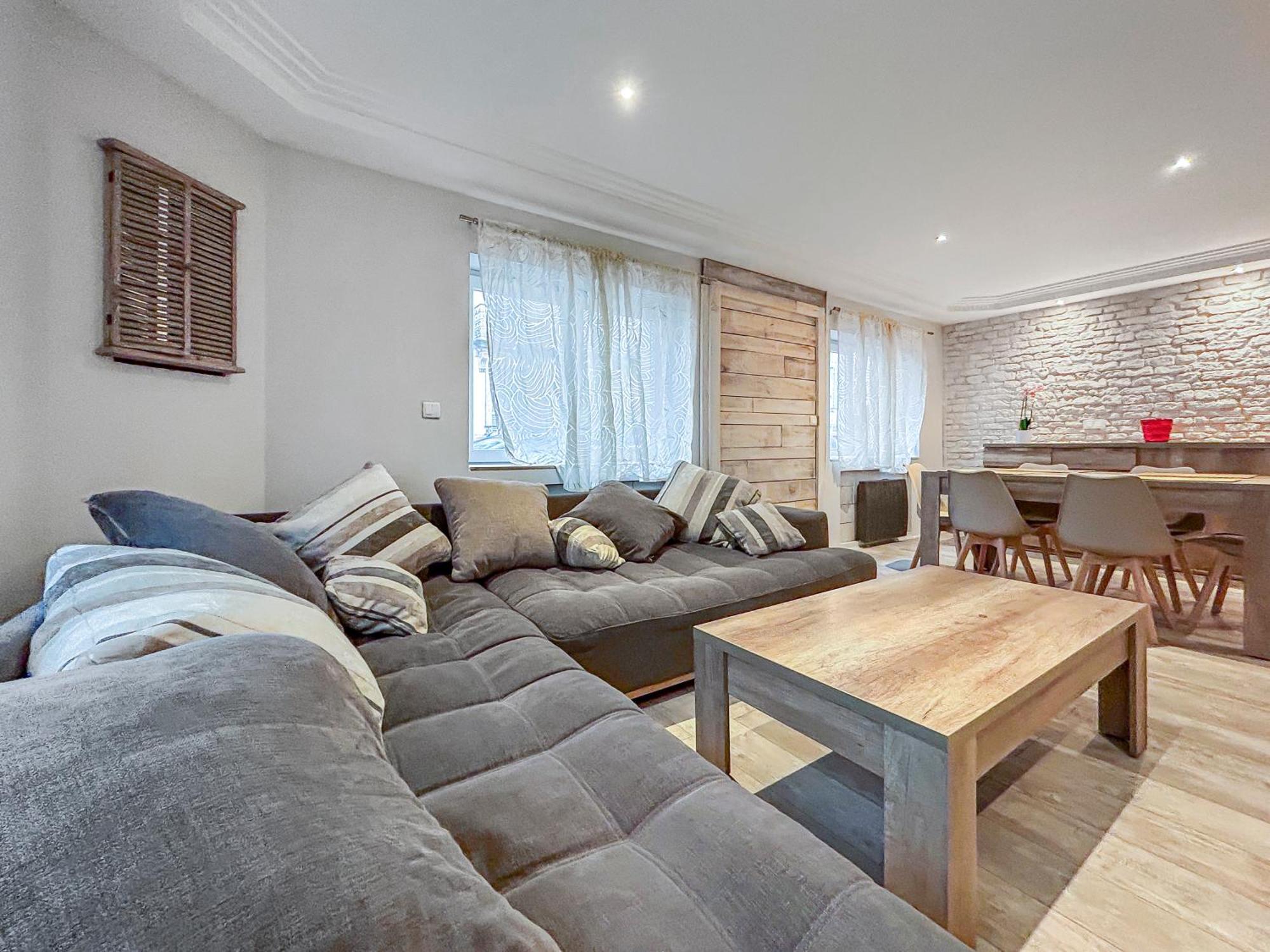 Grand Salon Cosy, Proche Centre & Garage 2p Dijon