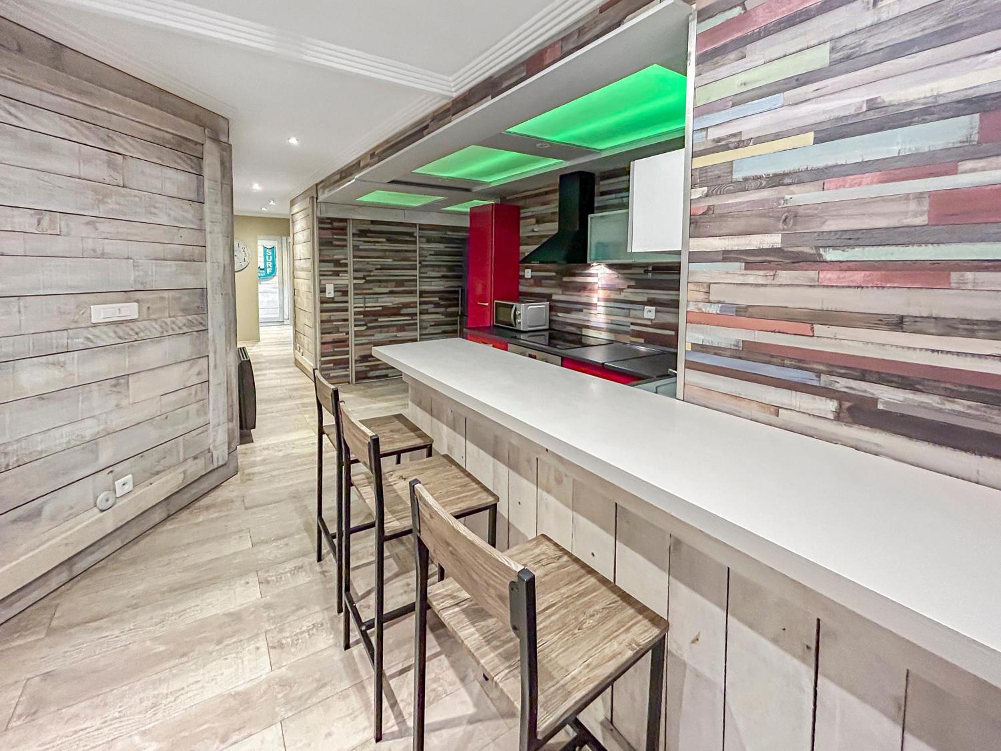 Appartement Grand Salon Cosy, Proche Centre & Garage 2p