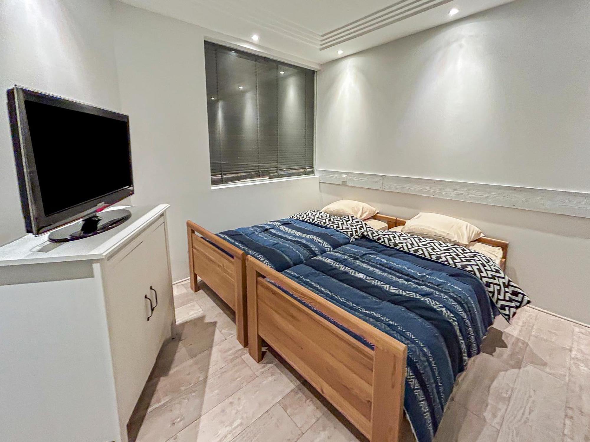 Grand Salon Cosy, Proche Centre & Garage 2p Dijon