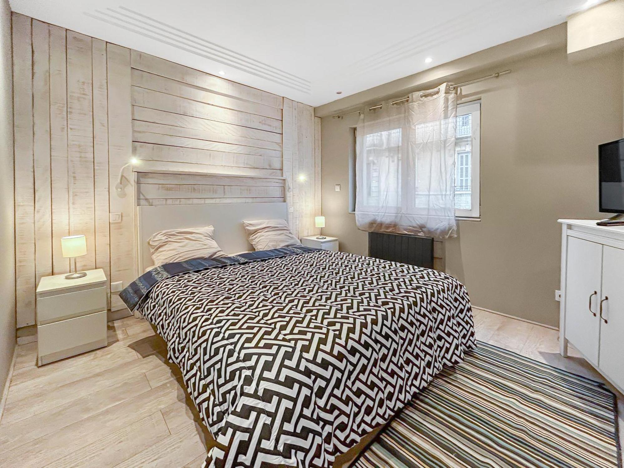 Grand Salon Cosy, Proche Centre & Garage 2p