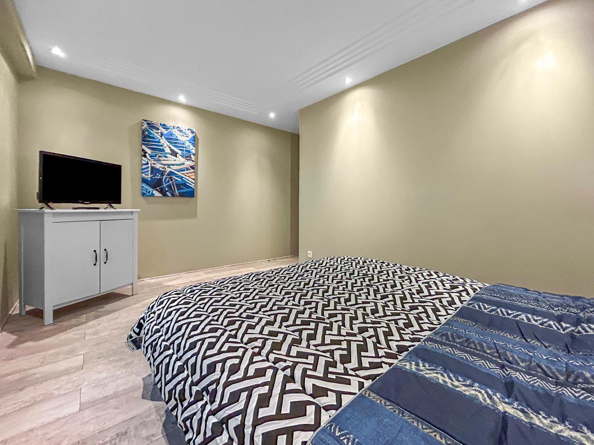 Grand Salon Cosy, Proche Centre & Garage 2p Appartement