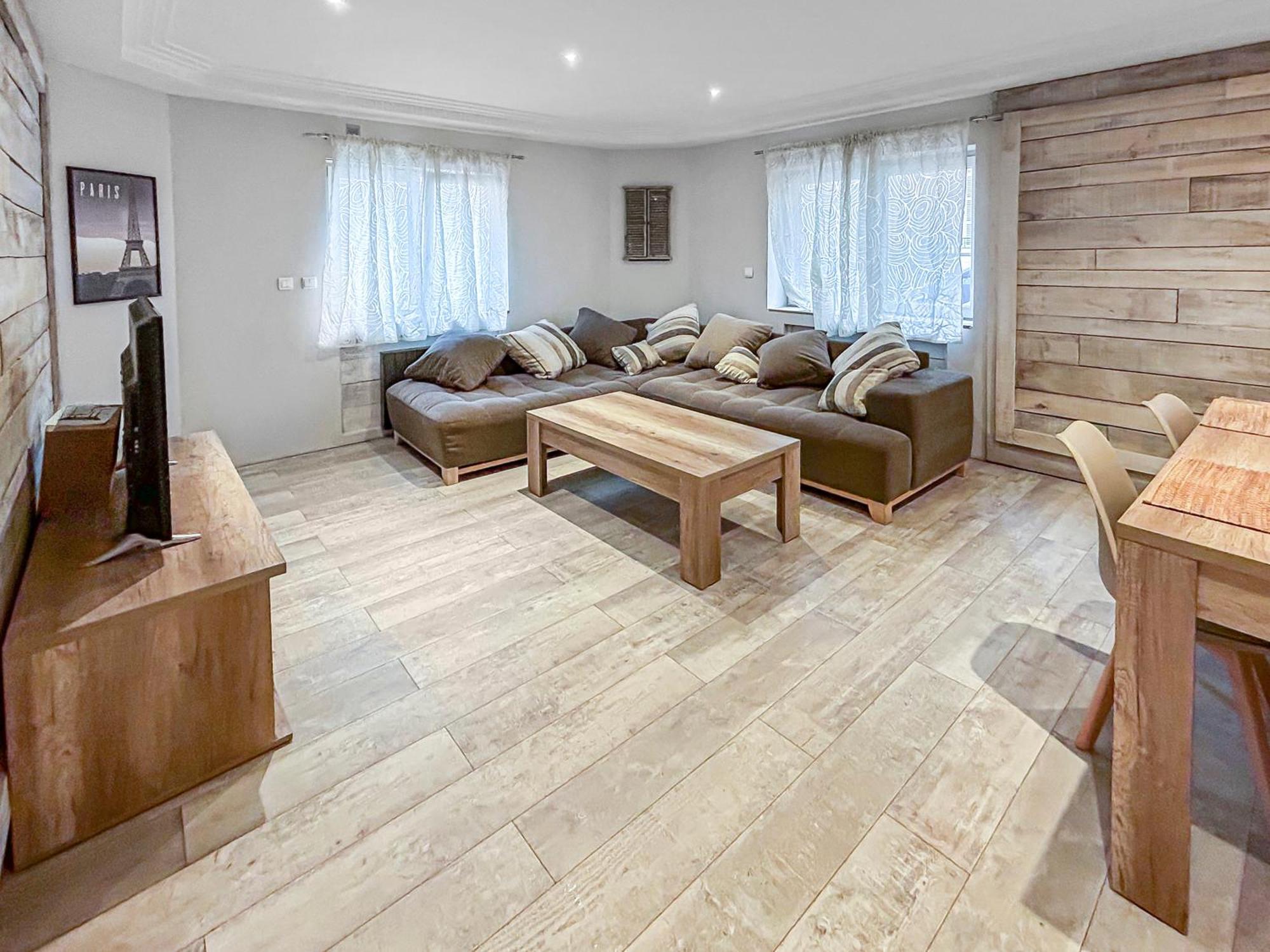 Grand Salon Cosy, Proche Centre & Garage 2p Apartment *