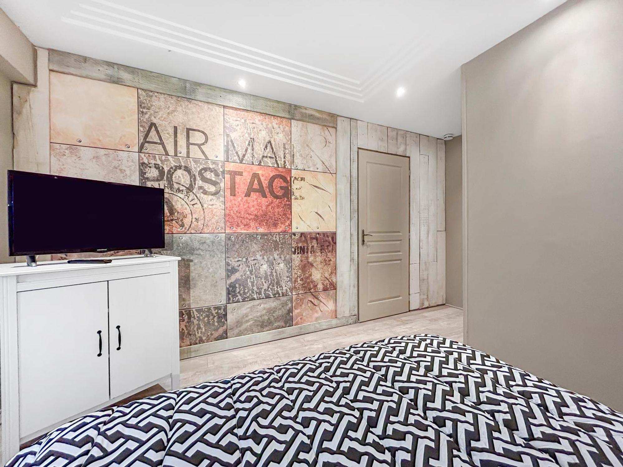 Grand Salon Cosy, Proche Centre & Garage 2p